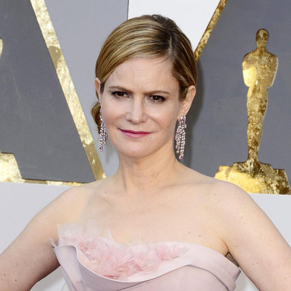 Jennifer Jason Leigh