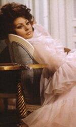 In foto Sophia Loren (89 anni) Dall'articolo: Parigi ricorda la leggenda di Brigitte Bardot.
