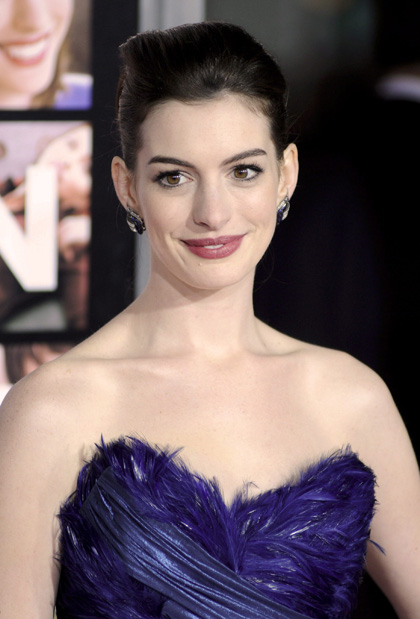 In foto Anne Hathaway (42 anni) Dall'articolo: Appuntamento con l'amore: premiere a Los Angeles.