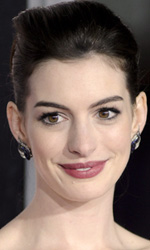 In foto Anne Hathaway (42 anni) Dall'articolo: Appuntamento con l'amore: premiere a Los Angeles.