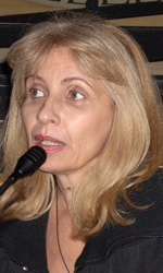 In foto Anna Pavignano (70 anni) Dall'articolo: In bilico sul mare, il libro.