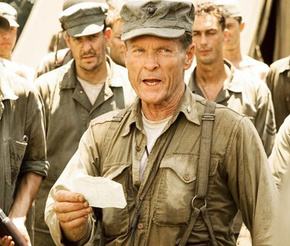 In foto William Sadler (74 anni) Dall'articolo: Fiction & Series: guerra e pace con The Pacific.