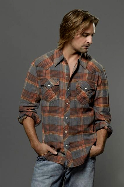 In foto Josh Holloway (55 anni) Dall'articolo: 2010. Serie tv, Fine di un'era?.