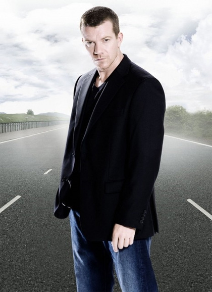In foto Max Beesley (54 anni) Dall'articolo: Fiction & Series: La battaglia dei suoceri invadenti.