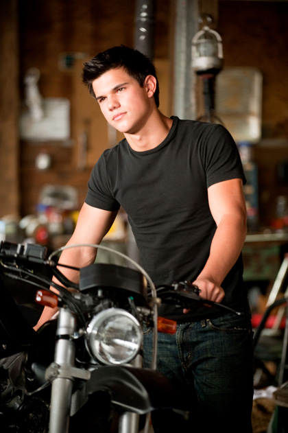 In foto Taylor Lautner (33 anni) Dall'articolo: The Twilight Saga Eclipse: la bella e la bestia.
