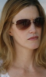 In foto Anna Gunn (56 anni) Dall'articolo: Fiction & Series: pregi e difetti delle famiglie 'allargate'.