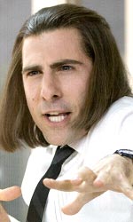 In foto Jason Schwartzman (44 anni) Dall'articolo: Un microfono per due: Jason Schwartzman  uscito dal liceo.