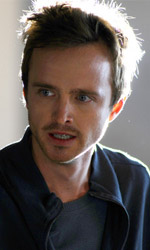 In foto Aaron Paul (45 anni) Dall'articolo: Fiction & Series: uomini delle stelle, alieni della terra.