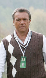 In foto Claudio Amendola (62 anni) Dall'articolo: Fiction & Series: tempi duri per una 'happy town'.