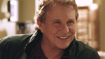 In foto Tom Berenger (76 anni) Dall'articolo: Fiction & Series: tempi duri per una 'happy town'.