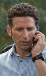 In foto Mark Feuerstein (53 anni) Dall'articolo: Fiction & Series: tempi duri per una 'happy town'.