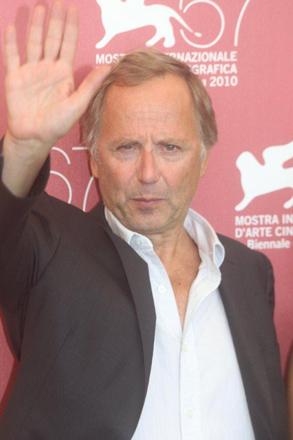 In foto Fabrice Luchini (73 anni) Dall'articolo: Potiche, il nuovo film di Franois Ozon in concorso.