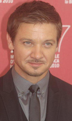 In foto Jeremy Renner (53 anni) Dall'articolo: Venezia 2010:  il turno di The Town.