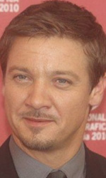 In foto Jeremy Renner (53 anni) Dall'articolo: Venezia 2010:  il turno di The Town.