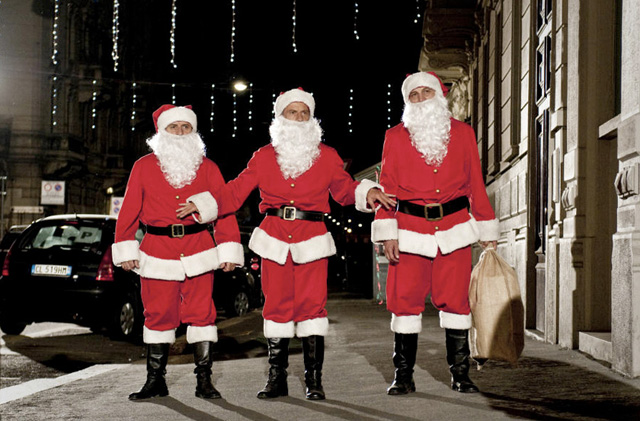 In foto Aldo Baglio (64 anni) Dall'articolo: La fotogallery del film La banda dei Babbi Natale.