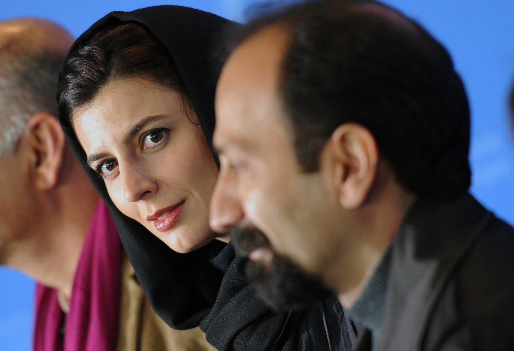 Leila Hatami accanto al regista Asghar Farhadi in conferenza stampa. -  Dall'articolo: Non sempre le bugie sono immorali.