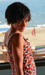 In foto Ambra Angiolini (47 anni) Dall'articolo: Stessa spiaggia e stesso mare.