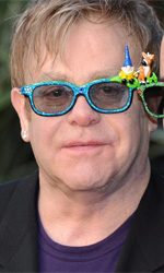 In foto Elton John (77 anni) Dall'articolo: Una canzone d'amore per Gnomeo e Giulietta.