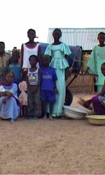 Una foto di scena del film Diol Kadd. Vita, diari e riprese in un villaggio del Senegal di Gianni Celati. -  Dall'articolo: Diol Kadd, la vera vita in un villaggio africano.