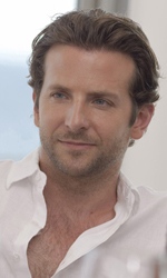 In foto Bradley Cooper (49 anni) Dall'articolo: Bradley Cooper: il mio sballo? Le mozzarelle.