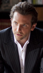 In foto Bradley Cooper (49 anni) Dall'articolo: Bradley Cooper: il mio sballo? Le mozzarelle.