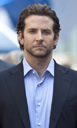 In foto Bradley Cooper (49 anni) Dall'articolo: Bradley Cooper: il mio sballo? Le mozzarelle.