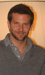 In foto Bradley Cooper (49 anni) Dall'articolo: Bradley Cooper: il mio sballo? Le mozzarelle.