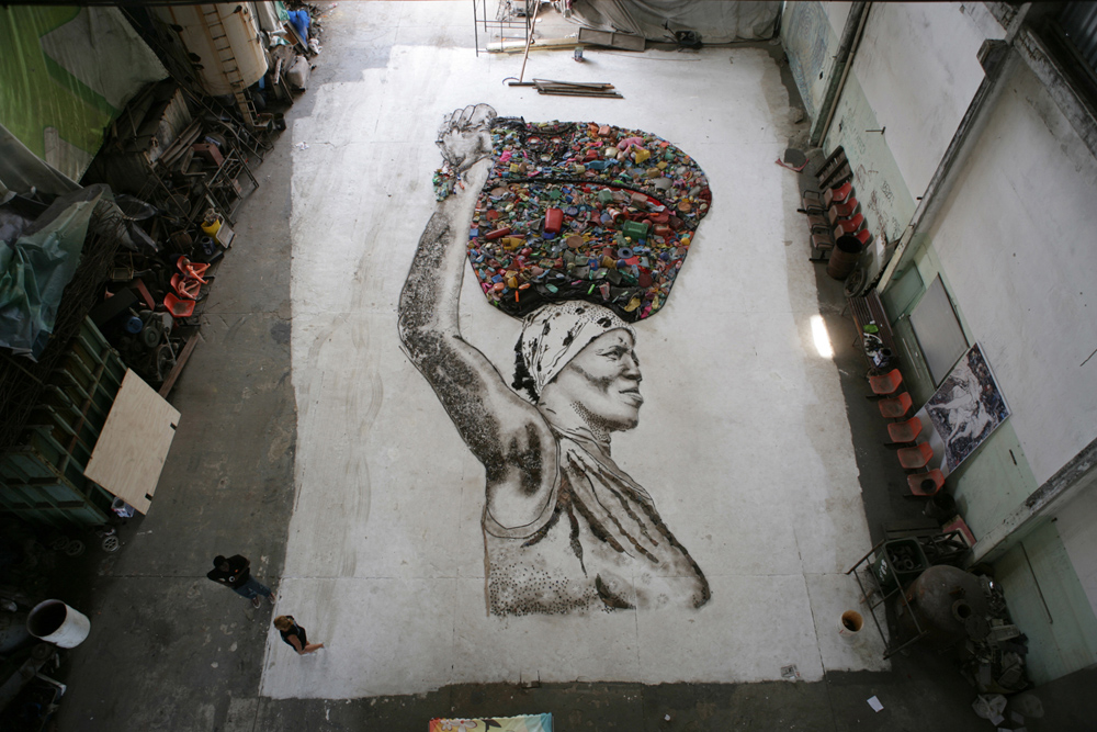 Una scena del documentario Waste Land. -  Dall'articolo: Waste Land: l'arte reciclata.