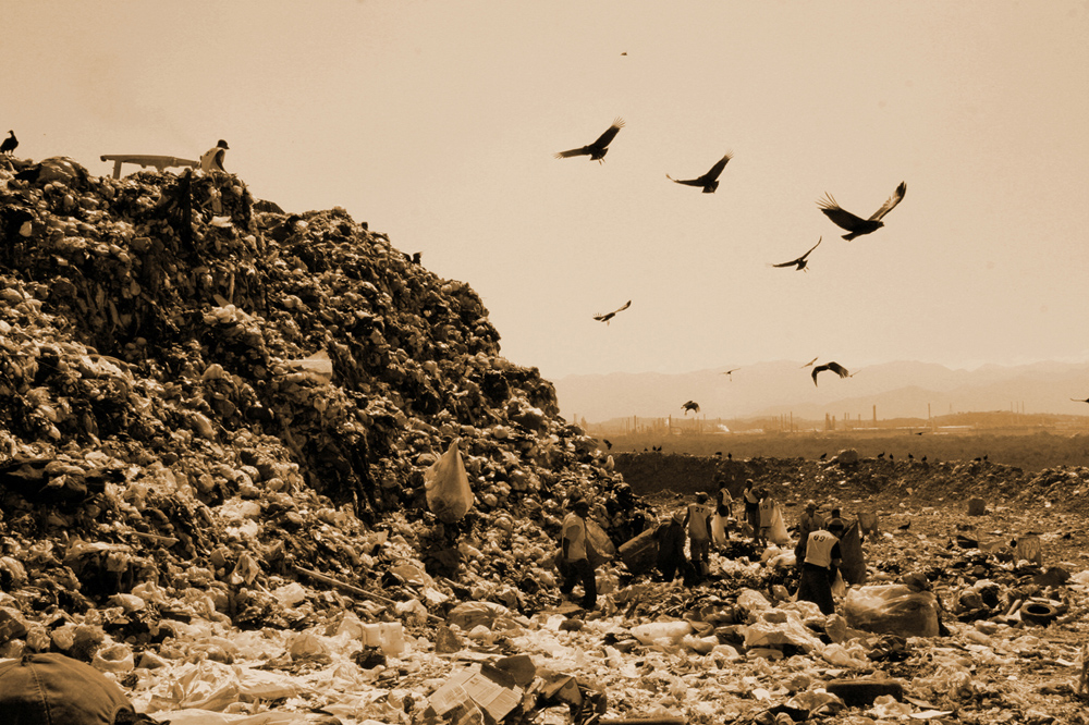 Una scena del documentario Waste Land. -  Dall'articolo: Waste Land: l'arte reciclata.