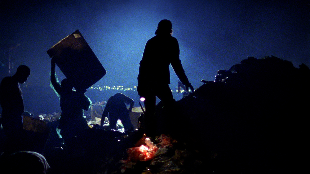 Una scena del documentario Waste Land. -  Dall'articolo: Waste Land: l'arte reciclata.