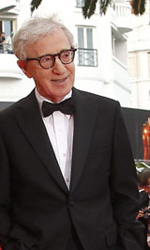 Woody Allen con il cast di Midnight in Paris. -  Dall'articolo: Cannes, il glamour  Gaga.