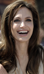 In foto Angelina Jolie (49 anni) Dall'articolo: Cannes, motori caldi ma ruote ferme.