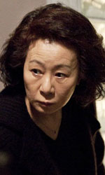 In foto Yuh Jung Youn (77 anni) Dall'articolo: The Housemaid, il remake che tale non fu.