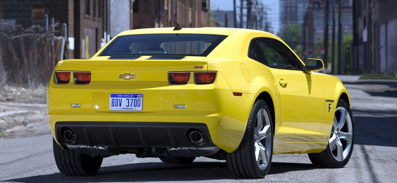 La Chevrolet Camaro sul set del film Transformers 3 di Michael Bay. -  Dall'articolo: Tornano le macchine al cinema.