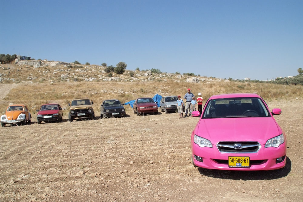 Una foto del film Pink Subaru. -  Dall'articolo: Non bombe ma fuochi d'artificio.
