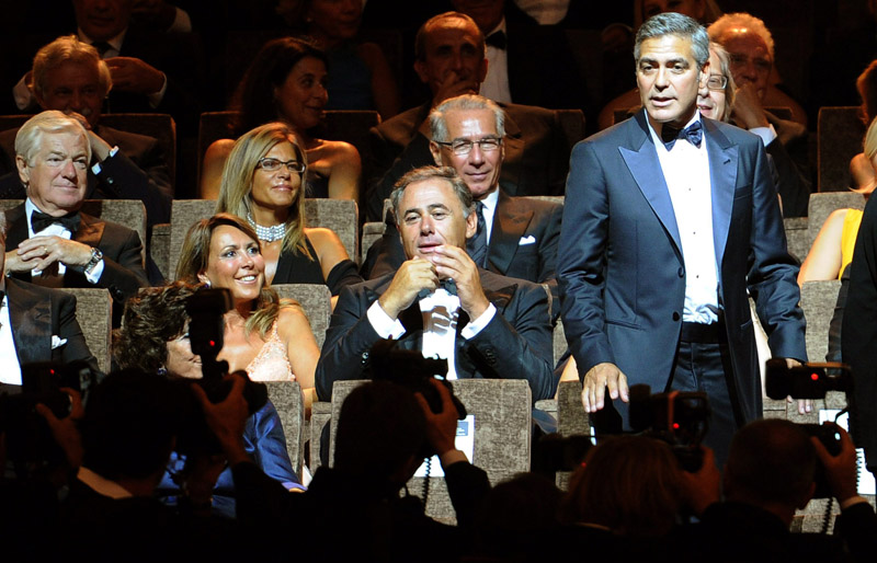 In foto George Clooney (63 anni) Dall'articolo: La Mostra cala i primi assi. Americani.