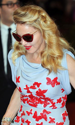 In foto Madonna (66 anni) Dall'articolo: Fischi a Bellucci, flash per Madonna.