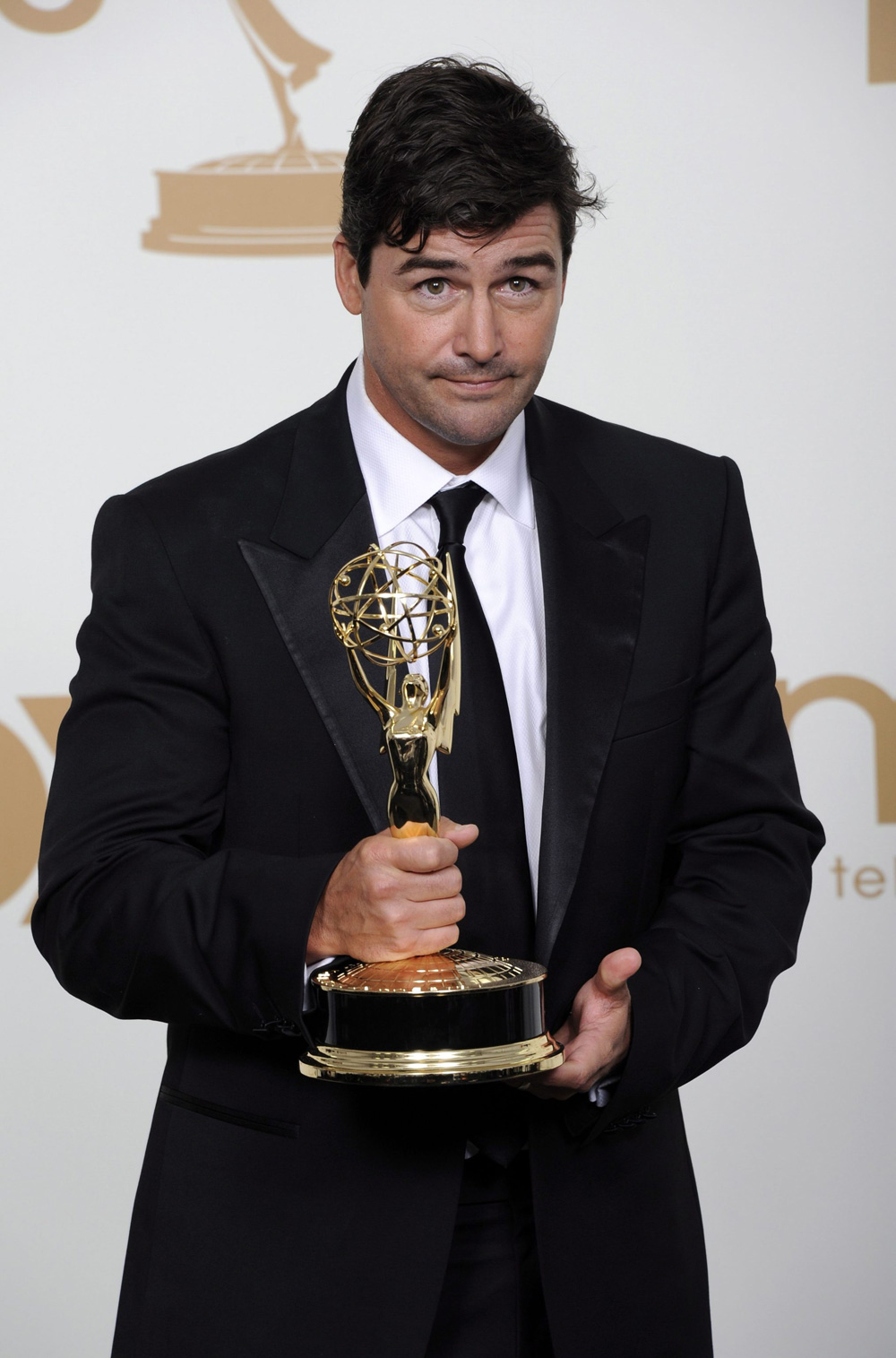 In foto Kyle Chandler (60 anni) Dall'articolo: Emmy, la serata di Modern Family.