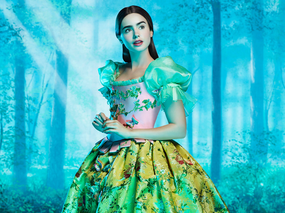La prima immagine ufficiale di Biancaneve (Lily Collins). -  Dall'articolo: Snow White vs Snow White and the Huntsman.