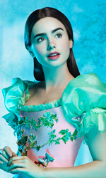 La prima immagine ufficiale di Biancaneve (Lily Collins). -  Dall'articolo: Snow White vs Snow White and the Huntsman.