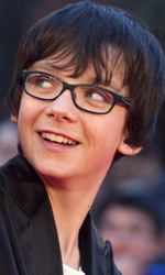 In foto Asa Butterfield (27 anni) Dall'articolo: Maestri e capitani.