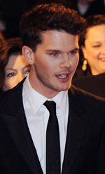 In foto Jeremy Irvine (34 anni) Dall'articolo: War Horse, red carpet tra reali e cavalli.