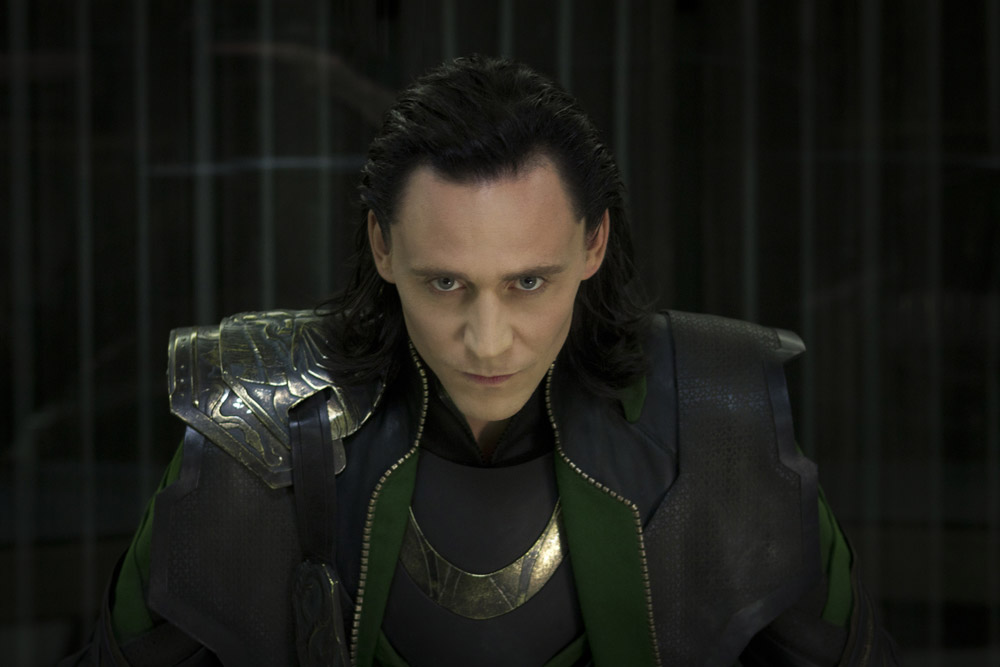 In foto Tom Hiddleston (42 anni) Dall'articolo: The Avengers, i vendicatori sono arrivati.