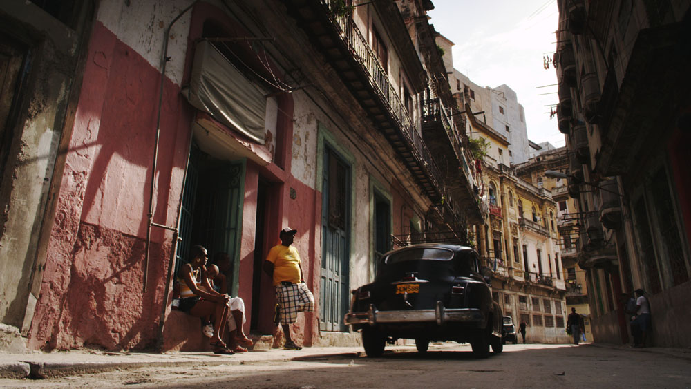 In foto una scena del film 7 Days in Havana. -  Dall'articolo: 7 Days in Havana, 7 registi per una città unica.