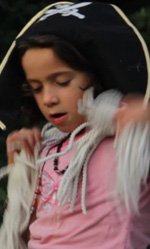 In foto una scena del film. -  Dall'articolo: Da Venezia 69, Iolanda, tra bimba e corsara su MYMOVIESLIVE!.