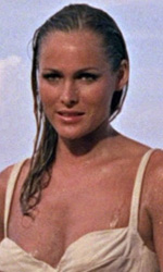 In foto Ursula Andress (88 anni) Dall'articolo:  sempre stato tempo di Bond: adesso le 'girls'.