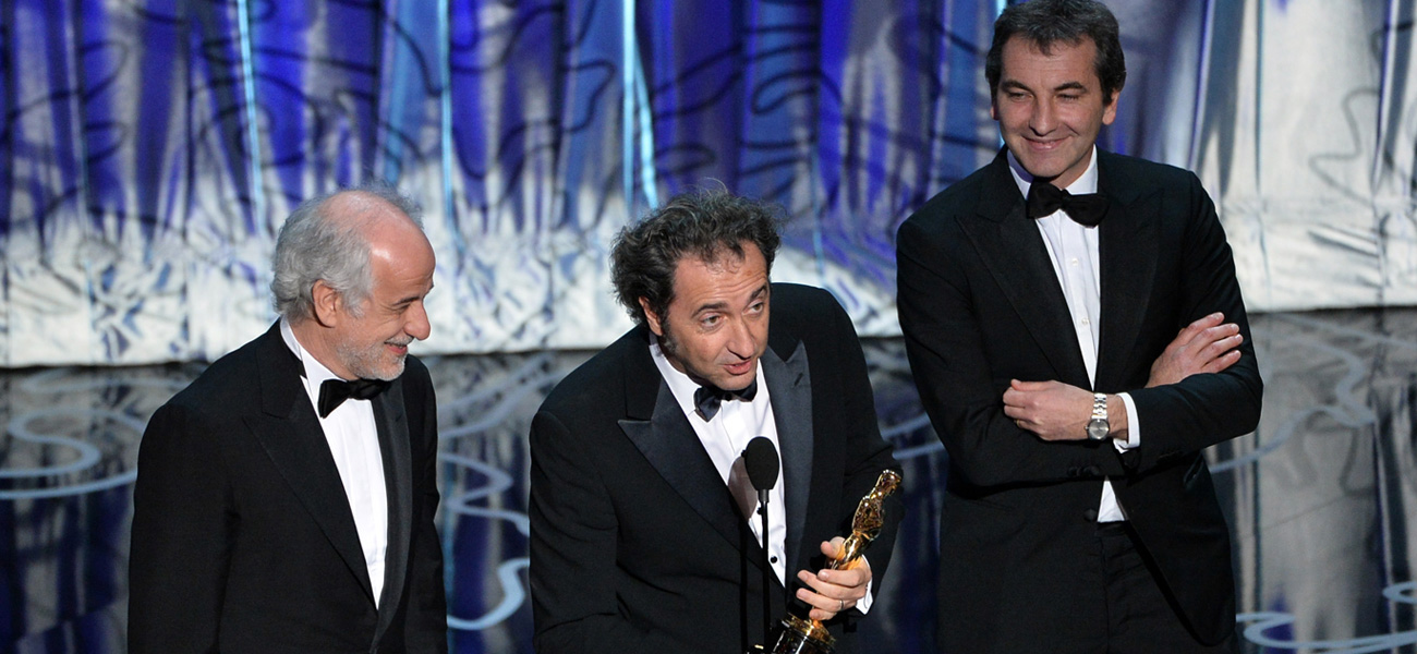 In foto Paolo Sorrentino (54 anni) Dall'articolo: L'Italia trionfa agli Oscar.