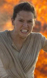 In foto Daisy Ridley (32 anni) Dall'articolo: Ancora in testa, Star Wars raggiunge i 18 milioni. Dall'articolo: Star Wars viaggia veloce verso 1 miliardo di dollari.