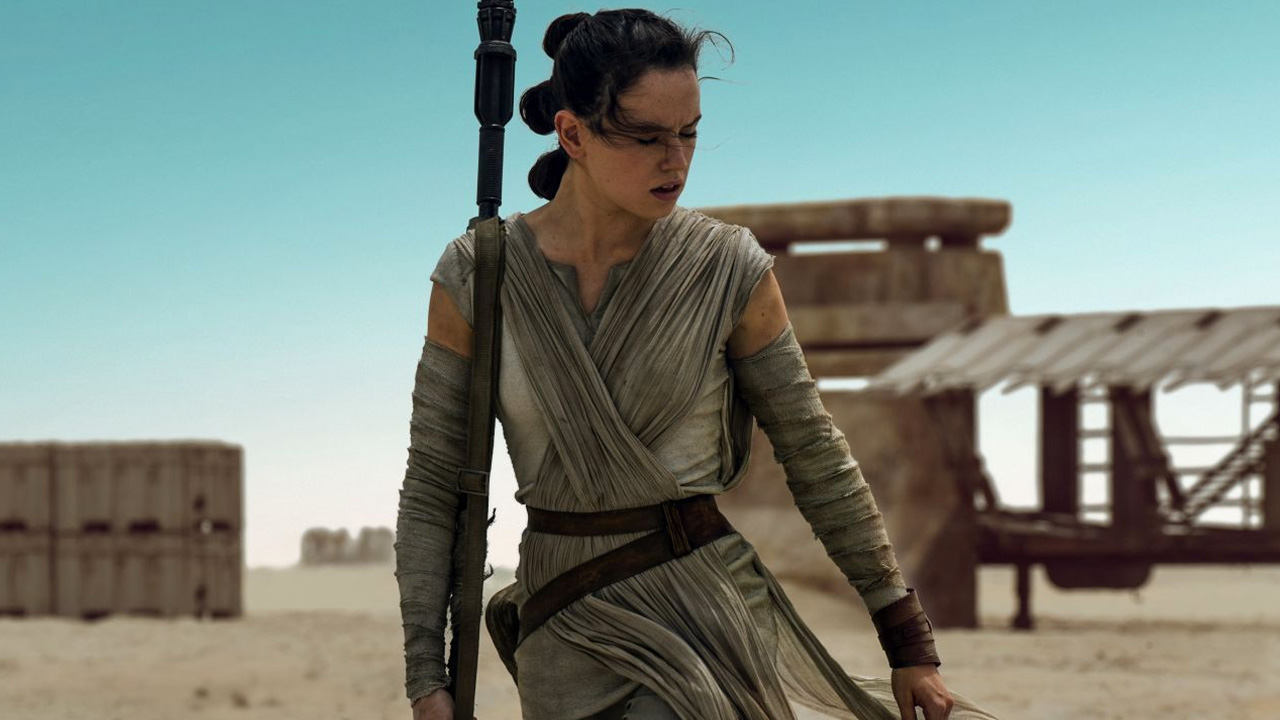 In foto Daisy Ridley (32 anni) Dall'articolo: Inside Out  fuori, Star Wars  il miglior incasso 2015.
