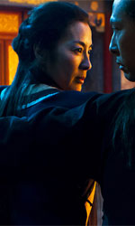 In foto Michelle Yeoh (62 anni) Dall'articolo: Sword of Destiny, La tigre e il dragone sono tornati. Ora su Netflix.